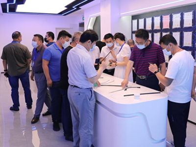 石嘴山工業和信息化局一行來我公司考察學習